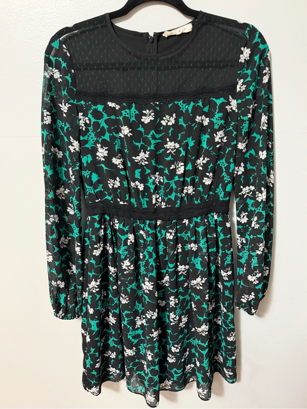Mila & Gati Floral Holiday Dress XS Black Green Long Sleeve Mini